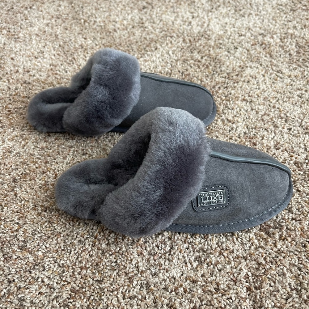 Brand new, Never been worn Size XS (4-5) Australia Luxe Collective Slippers